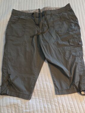 Faded Glory Womens Olive Cargo Capris with Drawstring 22w